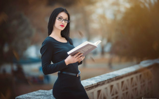 Woman black dress reading bridge - academic free wallpaper
