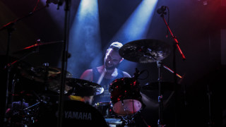 Man playing drums stage lights 2 - a man playing free wallpaper for desktop