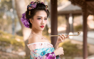 Traditional chinese dress smile bokeh - fei danxu free wallpaper