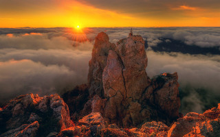 Mountain top sunset clouds figure - a mountain top free wallpaper
