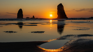 Sunset beach rocks puddle sky - a sunset over a beach free wallpaper