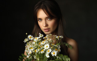 Eszter mattioni daisy bouquet serious - a woman holding free wallpaper