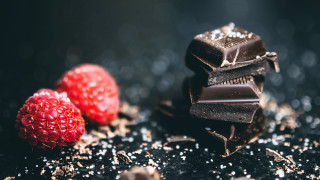 Chocolate raspberries stilllife food photography - a chocolate bar free wallpaper