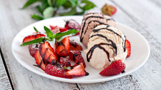 Strawberry icecream plate greenplant food - delaunay free wallpaper
