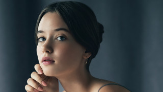 Woman serious portrait artnouveau jewelry - jewelry free wallpaper