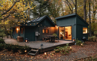 Small cabin woods autumn cityscape - a deck free wallpaper