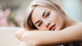 Blonde woman couch serious portrait 2 - aestheticism free wallpaper for desktop