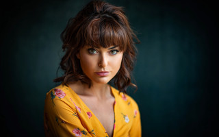 Woman flowerdress yellowshirt portrait smiling - a yellow shirt free wallpaper