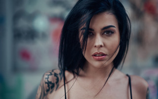 City street tattoo portrait bokeh - her arm and shoulder free wallpaper