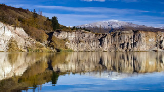 Mountain reflection lake beautiful scenery - the still water of a lake free wallpaper
