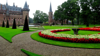 Large building garden fountain flowers - a garden in front free wallpaper