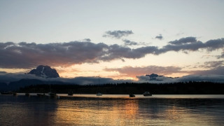 Boats lake cloudy sunset mountains 2 - lake free wallpaper