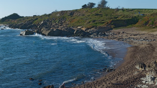 Rocky beach cliff people panorama - a rocky beach free wallpaper