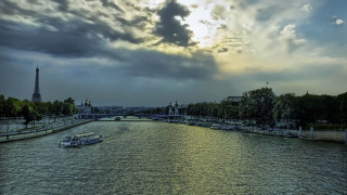 Paris river boat cloudy sky - a sunbeam free wallpaper