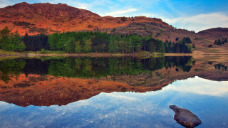Mountain lake forest reflections sunset - free mountains wallpaper