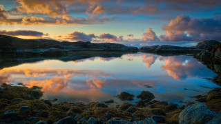 Lake clouds rocks mountain city - the foreground and a mountain in the background free wallpaper