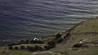 White house hill ocean landscape - a white house free wallpaper