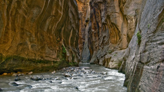 Narrow river canyon rocks people - side of it free wallpaper