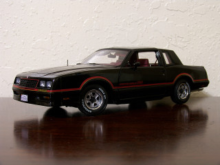 Toy car table white wall - red stripe free wallpaper