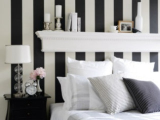 Bed white black striped wallpaper - annabel kidston free wallpaper