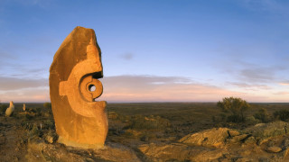 Desert rock carved face landscape - albert namatjira free wallpaper for desktop