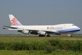 Large white airplane runway red 2 - a large white airplane free wallpaper
