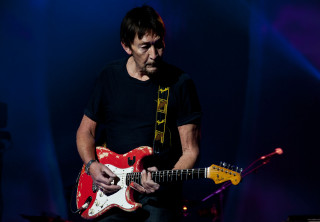 Cliff childs red white guitar - stage free wallpaper