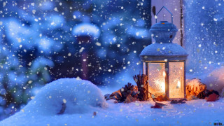Lantern lit snow window snowy - a lantern free wallpaper