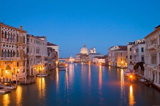 Venice canal night buildings lights - a canal free wallpaper