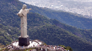 Jesus statue city mountain crowd - m free wallpaper