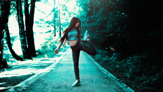 Woman walking path woods bag - her hand and a handbag free wallpaper