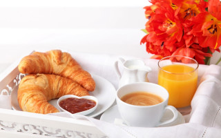 Breakfast tray croissants delicious fresh - a vase of flowers free wallpaper