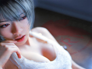 Grey haired woman white dress - her chin free wallpaper