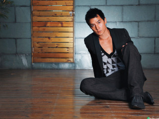 Man suit crossed arms rain - andrew law free wallpaper