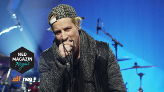 Man microphone hand - his hand and a microphone free wallpaper