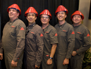 Men red hard hats gray - a black curtain free wallpaper