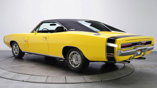 Yellow muscle car museum chica - a black hood free wallpaper