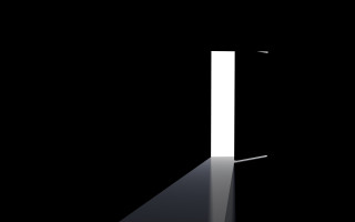 Black white door light raytraced - dynamic lighting free wallpaper for desktop