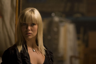 Blonde woman serious mirror camera - daphne fedarb free wallpaper