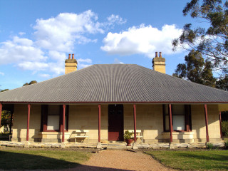 Small house roof lawn gravel - free architecture wallpaper