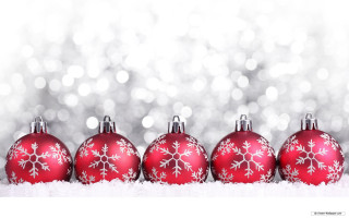 Red christmas ornaments snow silver - ground free wallpaper for desktop