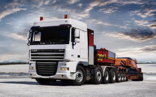 Semi truck trailer snowy scene - under a cloudy sky free wallpaper