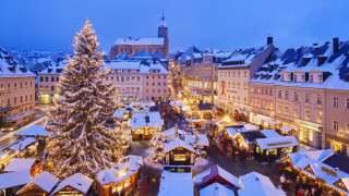 Christmas tree snowy town square - florence engelbach free wallpaper