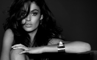 Woman rings blackwhite promotional araceli - a ring free wallpaper