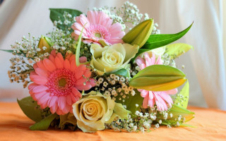 Bouquet flowers stilllife romanticism daisy - top of a table next free wallpaper