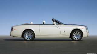 White rollsroyce convertible parkinglot sky - convertible free wallpaper