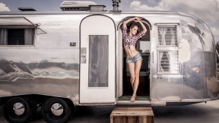 Woman doorway trailer clouds fashion - the doorway free wallpaper for desktop