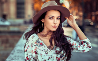 Woman hat floral shirt blood - floral free wallpaper for desktop