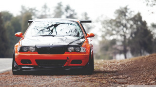 Car tree person road puzzle - widescreen free wallpaper for desktop