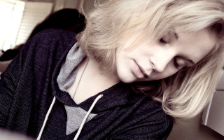 Blonde woman cellphone black shirt - she free wallpaper